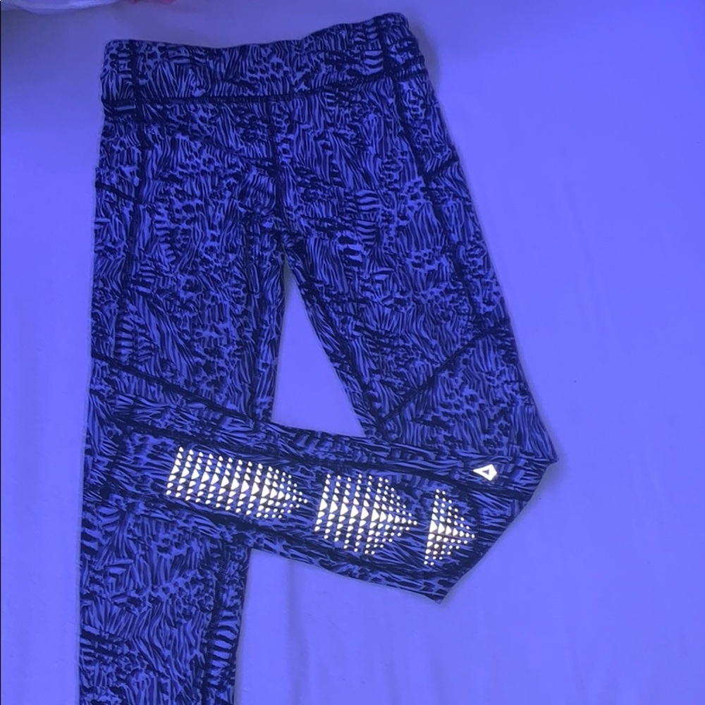 Super cute black and white patterned leggings